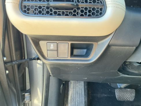 Used 2023 Honda HR-V LX image 19