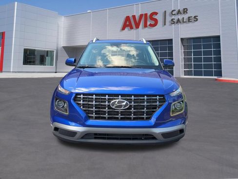Used 2025 Hyundai Venue SEL FWD image 2