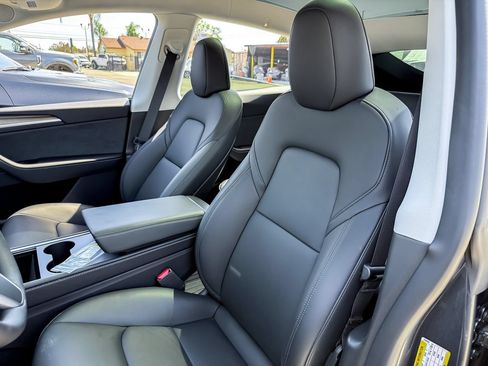 Used 2024 Tesla Model Y Long Range AWD/4WD image 6