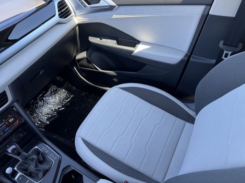 New 2025 Volkswagen Taos SE image 14