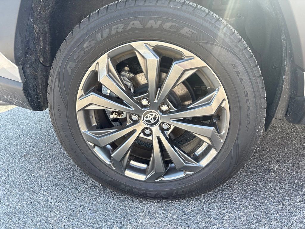 Used 2022 Toyota RAV4 XLE Premium AWD/4WD image 11