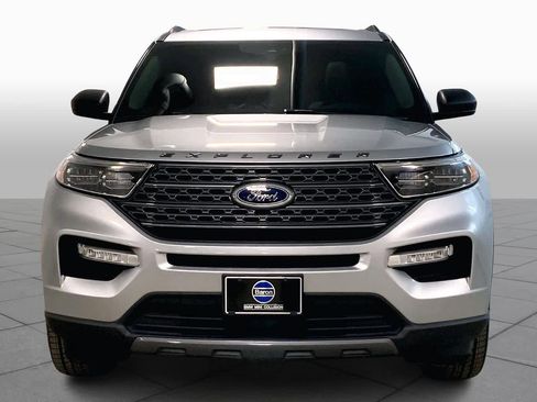 Used 2021 Ford Explorer XLT w/ Equipment Group 202A image 3