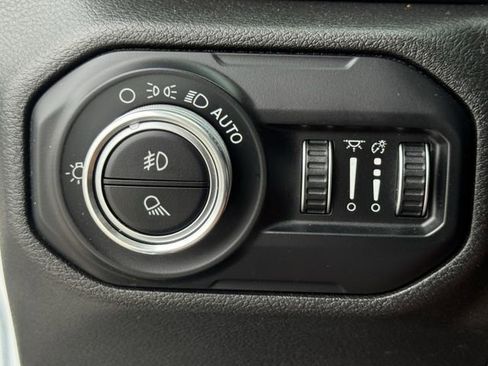 Used 2020 Jeep Gladiator Overland image 20