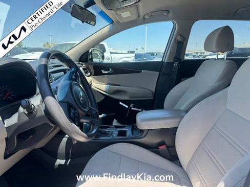 Used 2018 Kia Sorento FWD image 4