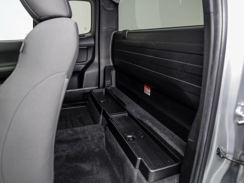Used 2022 Toyota Tacoma SR RWD image 8