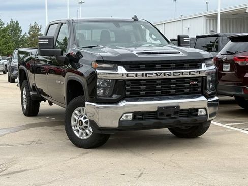 Used 2022 Chevrolet Silverado 2500 LT w/ Convenience Package AWD/4WD image 2