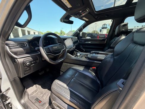 Used 2022 Jeep Wagoneer Series I w/ Premium Group I AWD/4WD image 10