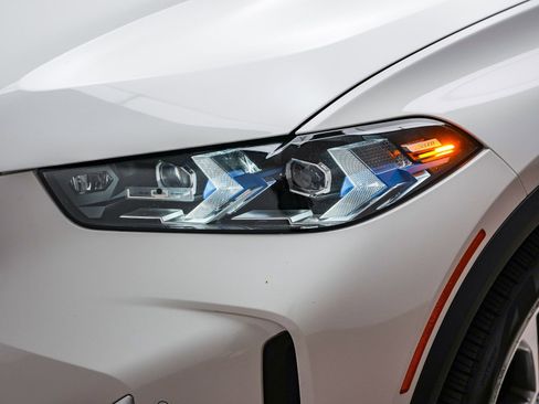 Certified 2025 BMW X5 xDrive50e w/ Executive Package image 8