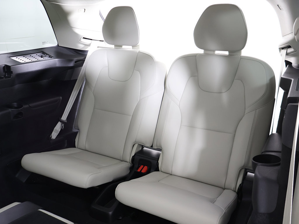 Used 2025 Volvo XC90 T8 Plus w/ Protection Package Premier AWD/4WD image 41