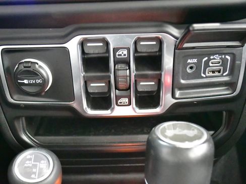 Used 2023 Jeep Wrangler Unlimited Sahara w/ Cold Weather Group AWD/4WD image 27