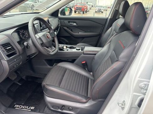 Used 2025 Nissan Rogue SV AWD/4WD image 17