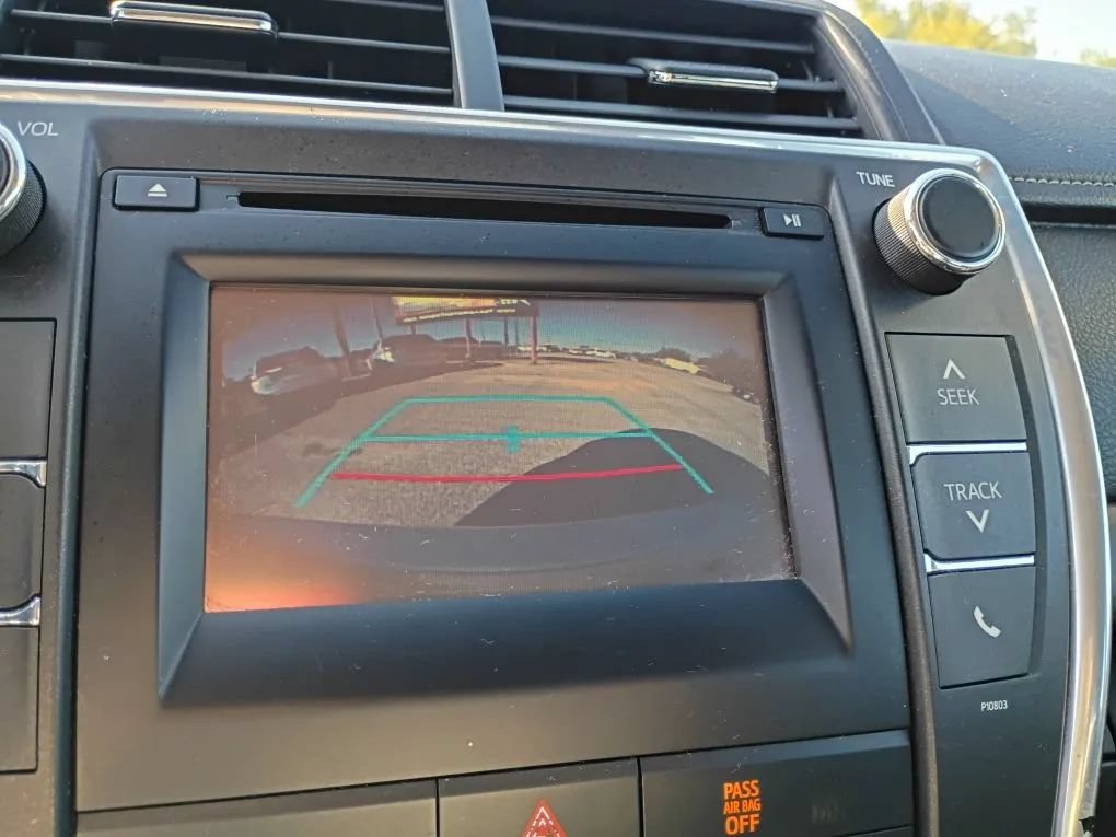 Used 2015 Toyota Camry LE FWD image 12