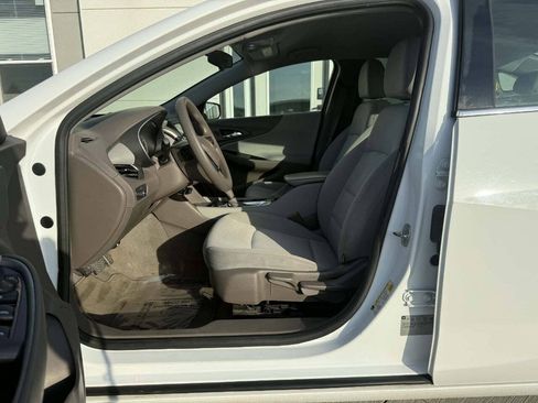 Used 2017 Chevrolet Malibu LS FWD image 8
