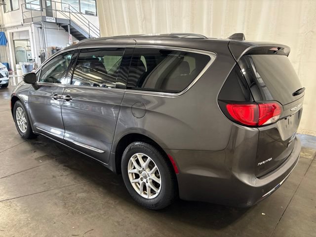 Used 2020 Chrysler Pacifica Touring-L FWD image 6