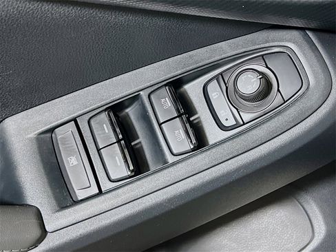 Used 2024 Subaru Crosstrek 2.0i Premium image 17