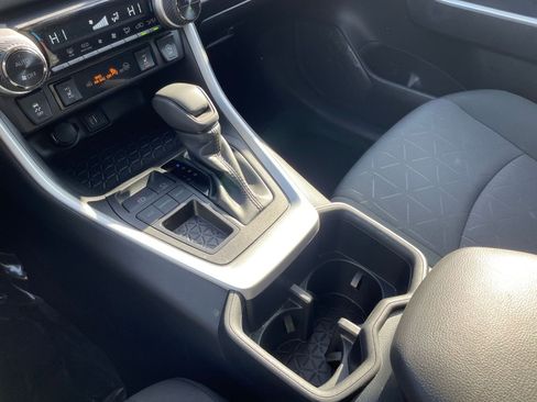 Used 2025 Toyota RAV4 XLE image 41