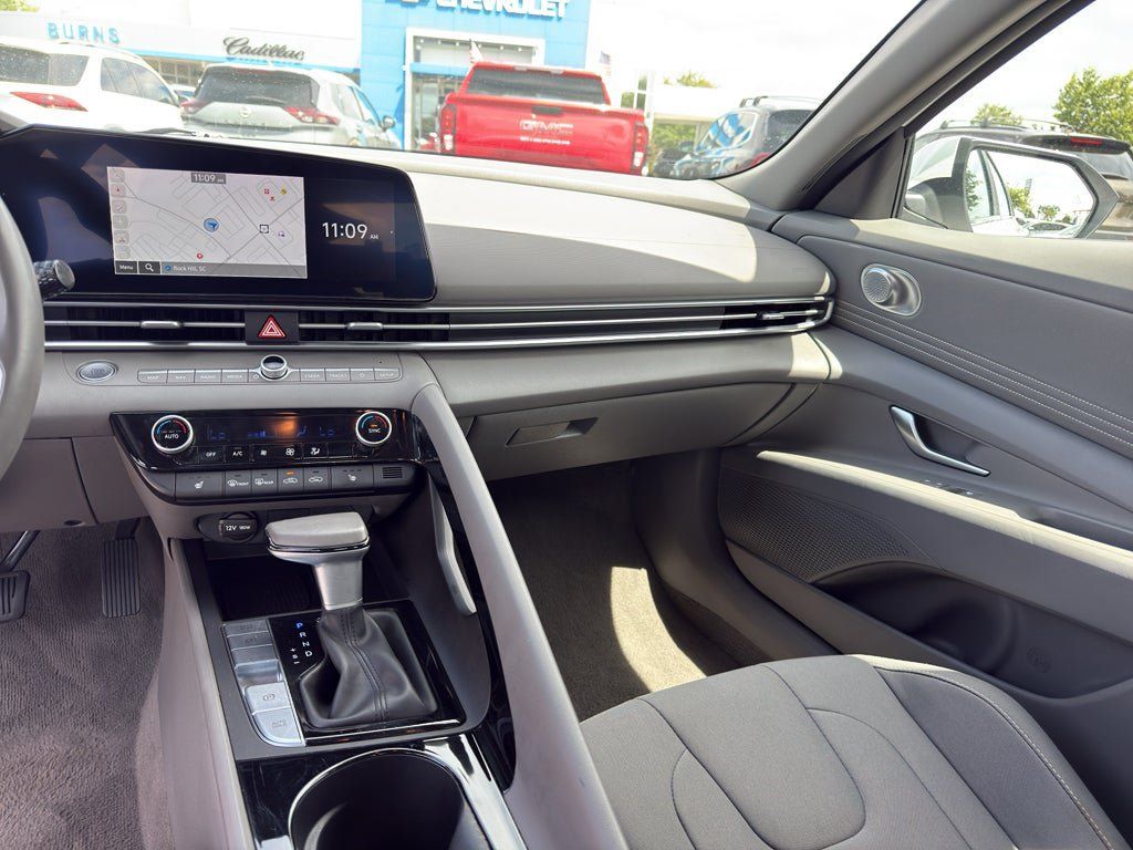Used 2025 Hyundai Elantra SEL FWD image 22
