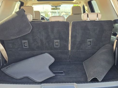 Used 2024 Ford Expedition Limited image 16