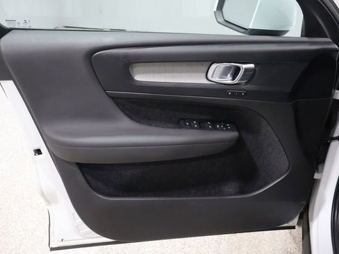 Used 2023 Volvo XC40 B5 Core image 12