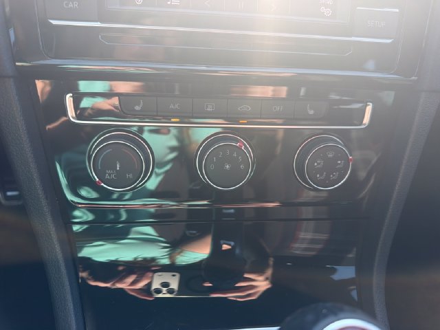 Used 2019 Volkswagen Golf 4-Door FWD image 18