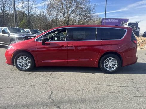 New 2026 Chrysler Pacifica Select FWD image 10