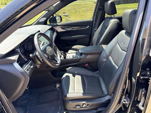 Used 2023 Cadillac XT6 Sport w/ Technology Package AWD/4WD image 6