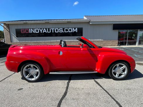 Used 2003 Chevrolet SSR w/ Preferred Equipment Group image 16