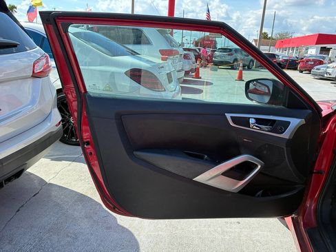 Used 2017 Hyundai Veloster Value Edition FWD image 7