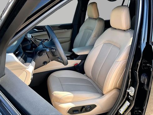 Used 2023 Jeep Grand Cherokee L Limited w/ Luxury Tech Group II RWD image 7