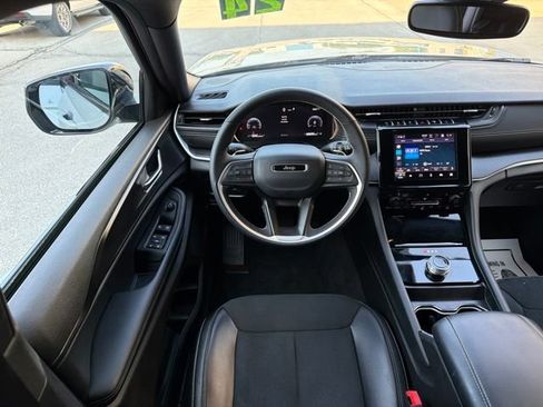 Used 2024 Jeep Grand Cherokee L Altitude AWD/4WD image 18