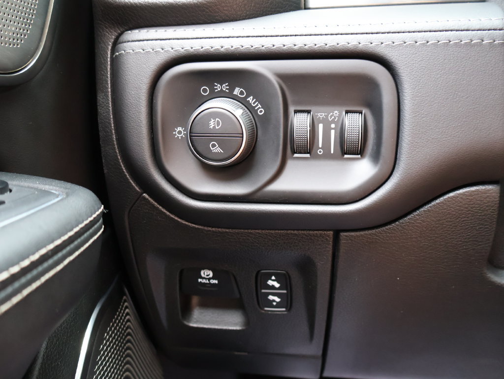 Used 2020 RAM 1500 Limited w/ Black Appearance Package RWD image 30