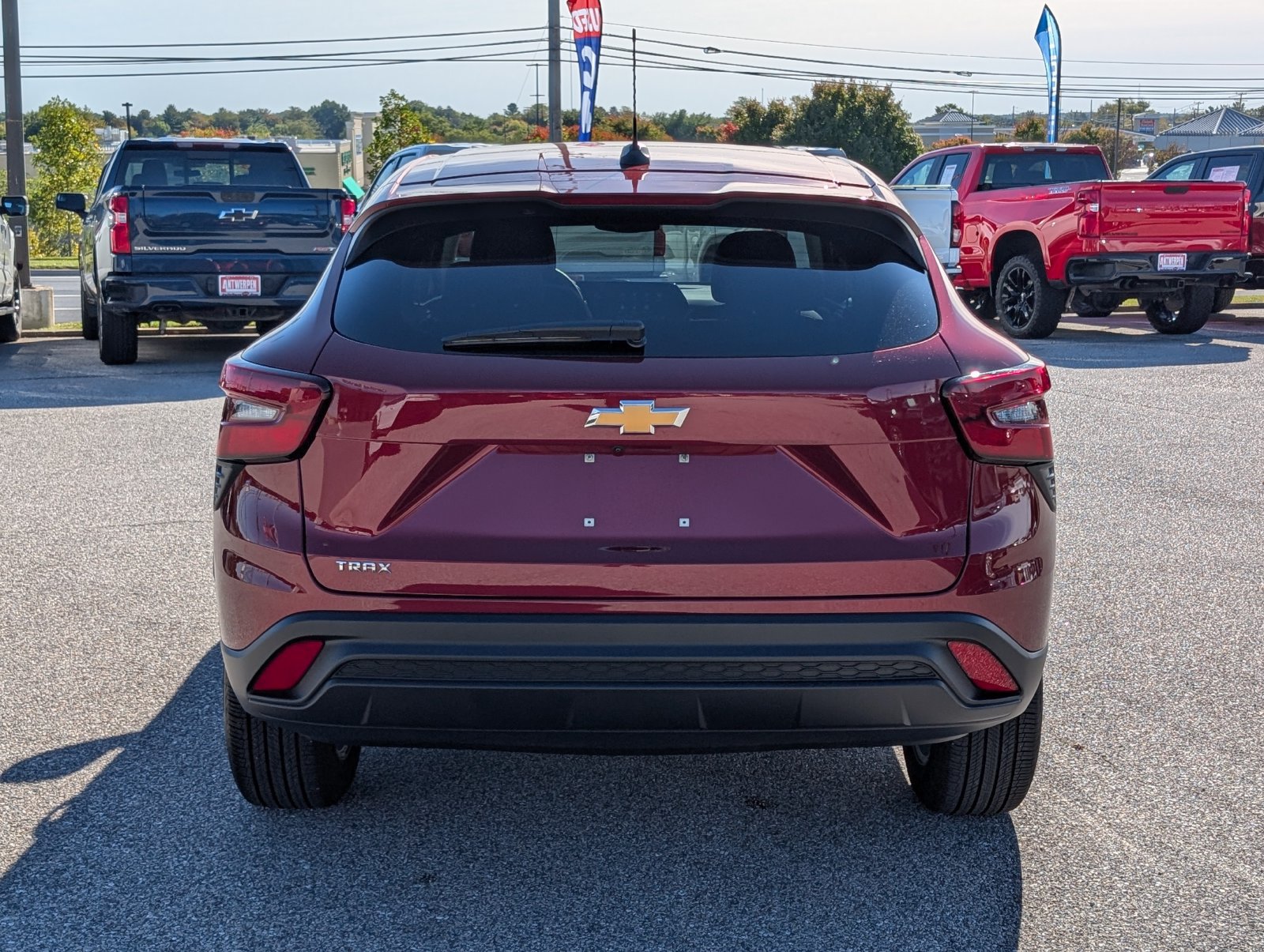 Used 2025 Chevrolet Trax LS w/ LS Convenience Package FWD image 4