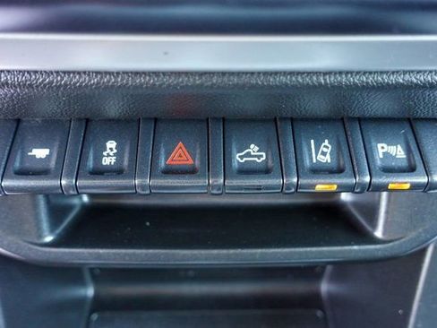 Used 2022 Chevrolet Colorado LT w/ Safety Package image 28