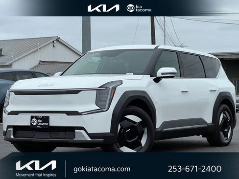 Used 2024 Kia EV9 Light RWD image 1