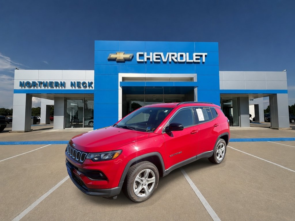 Used 2023 Jeep Compass Latitude w/ Convenience Group AWD/4WD image 1