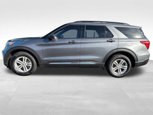 Used 2024 Ford Explorer XLT w/ Equipment Group 202A AWD/4WD image 2