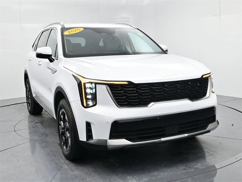 Certified 2025 Kia Sorento S image 2