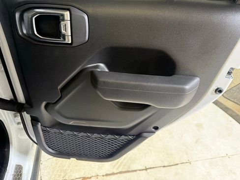 Certified 2025 Jeep Wrangler Rubicon w/ Technology Group image 14