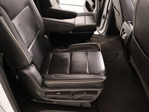 Used 2023 Chevrolet Suburban Premier image 15