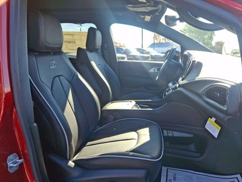 New 2026 Chrysler Pacifica Limited w/ S Appearance Package AWD/4WD image 13