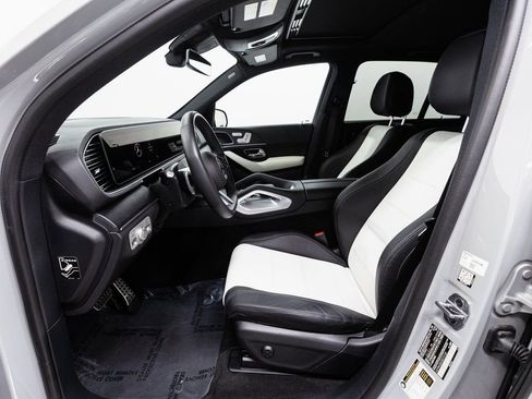 Certified 2025 Mercedes-Benz GLE 450e 4MATIC w/ AMG Line Interior image 7