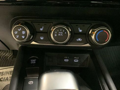 Used 2025 Nissan Kicks SV w/ SV Premium Package image 34