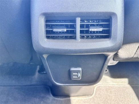 Used 2022 Chevrolet Equinox LT image 21