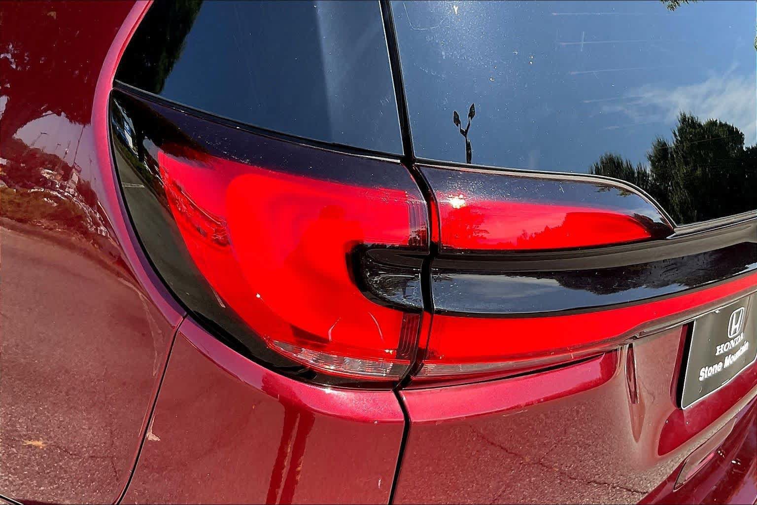 Used 2023 Chrysler Pacifica Limited w/ Uconnect Theater Family Group FWD image 29