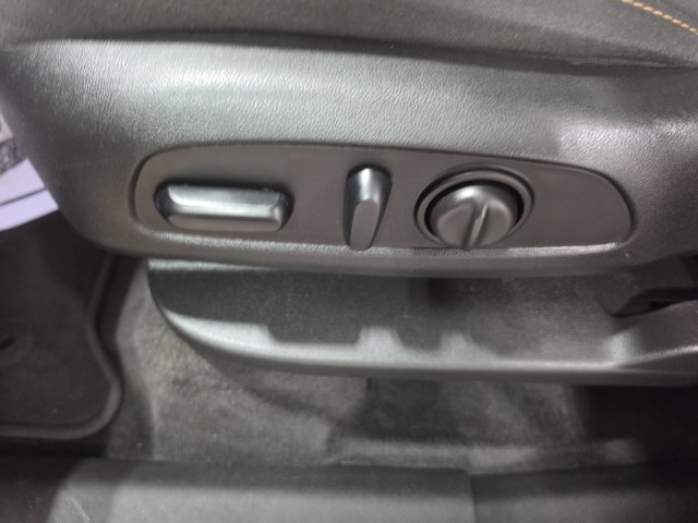 Used 2019 Chevrolet Traverse LT FWD image 22