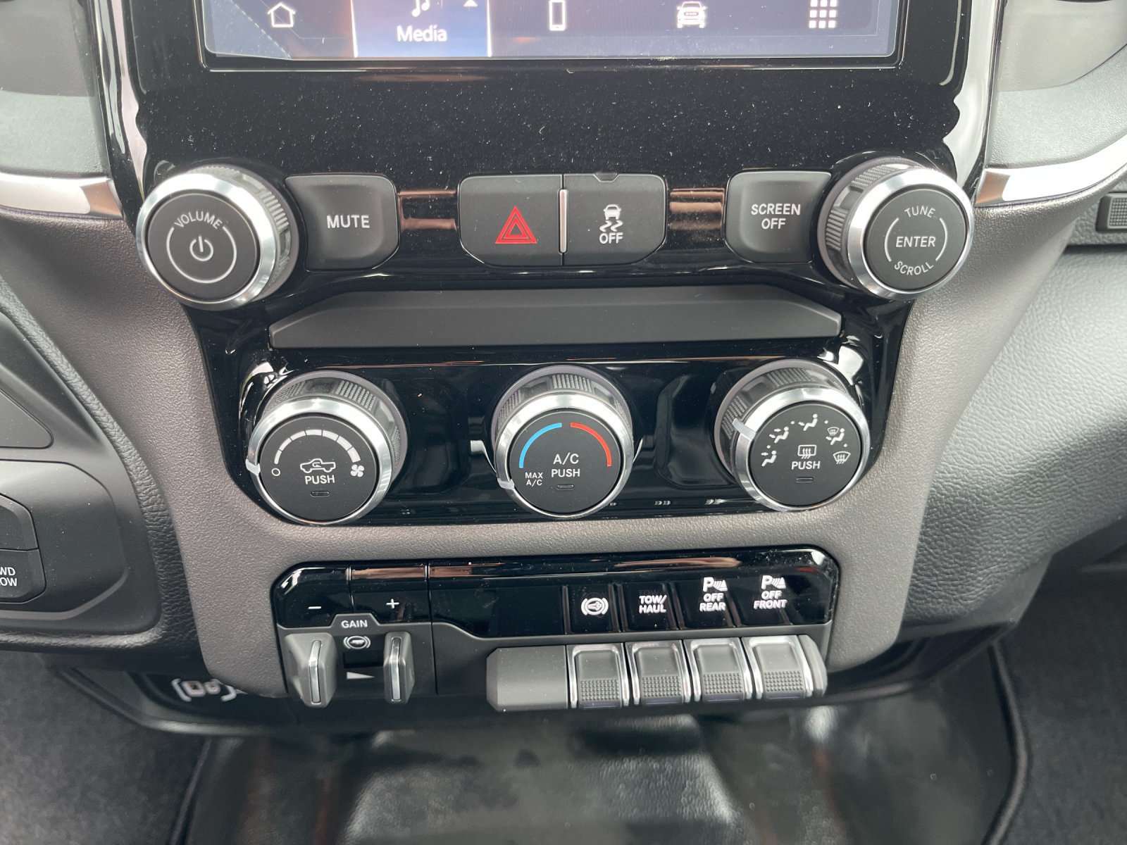 New 2026 RAM 2500 Big Horn AWD/4WD image 21
