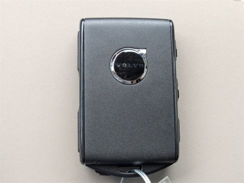 New 2026 Volvo XC60 B5 Core image 32