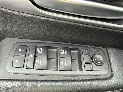Used 2019 Chrysler Pacifica Touring-L Plus w/ S Appearance Package FWD image 15