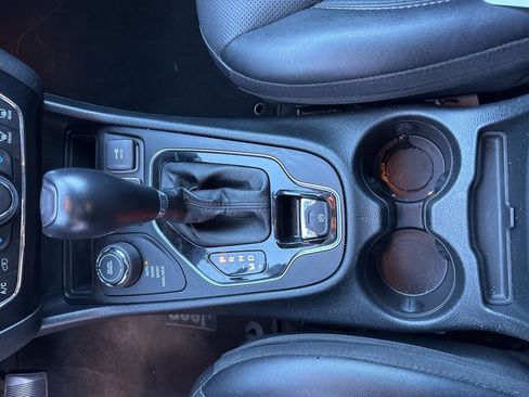 Used 2023 Jeep Cherokee Altitude Lux image 39