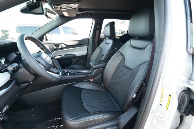 New 2026 Jeep Compass Latitude AWD/4WD image 24